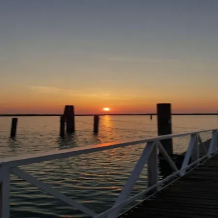 Charming Near The With Pool *