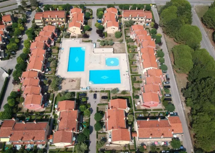 Charming Near The With Pool * Bibione