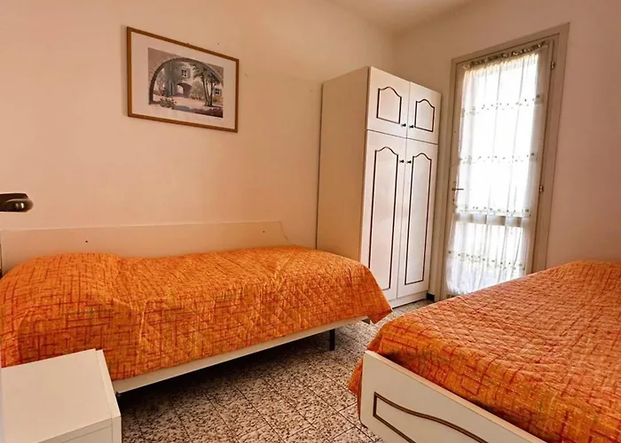 Charming Near The With Pool *