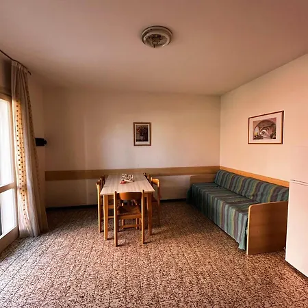 Charming Near The With Pool Бібіоне