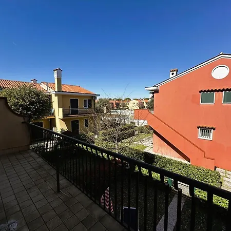 Charming Near The With Pool Daire *