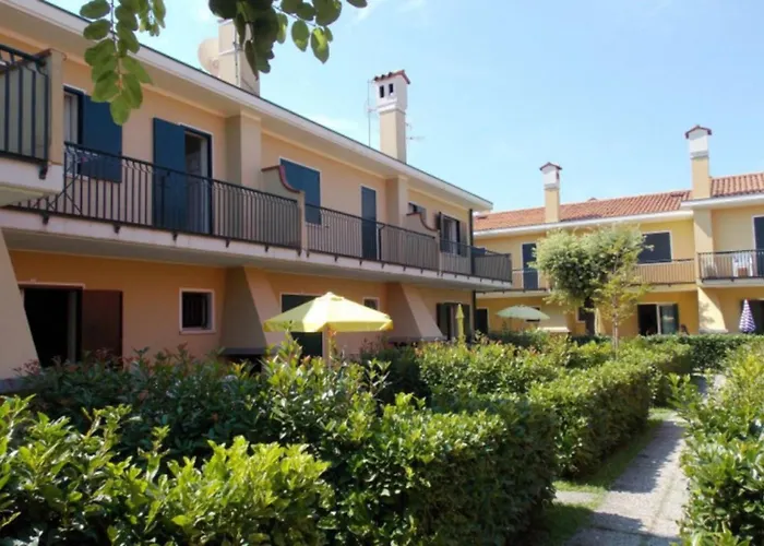 Apartment Charming Near The With Pool *