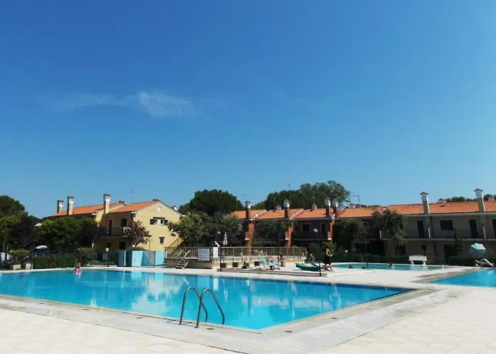 Charming Near The With Pool