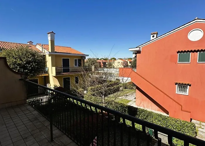 Charming Near The With Pool Апартаменты *